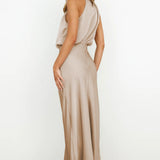 Tyra | Elegant evening dress with halter neck