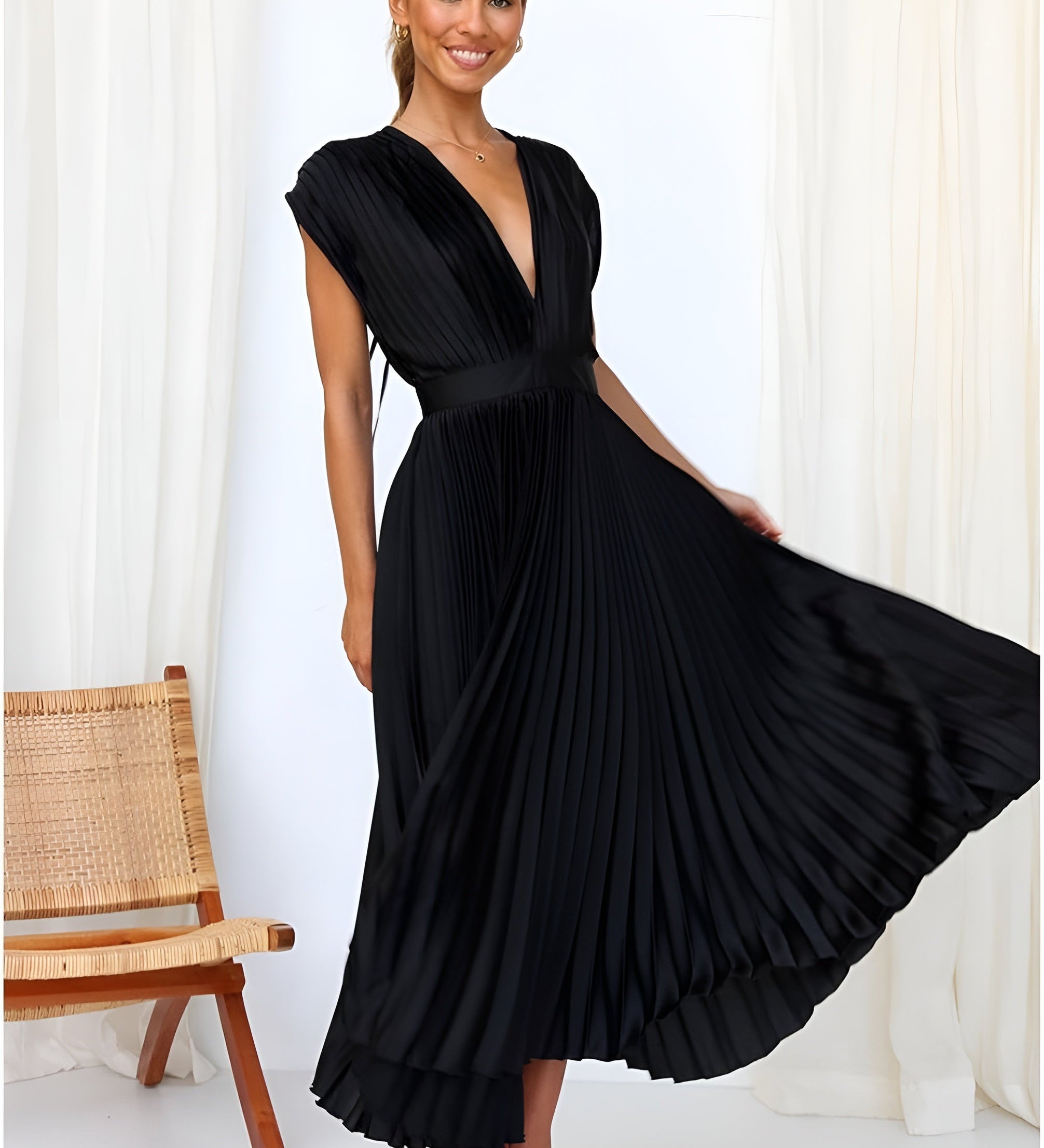 Selina | Sleeveless Dress with Pleats and Zip