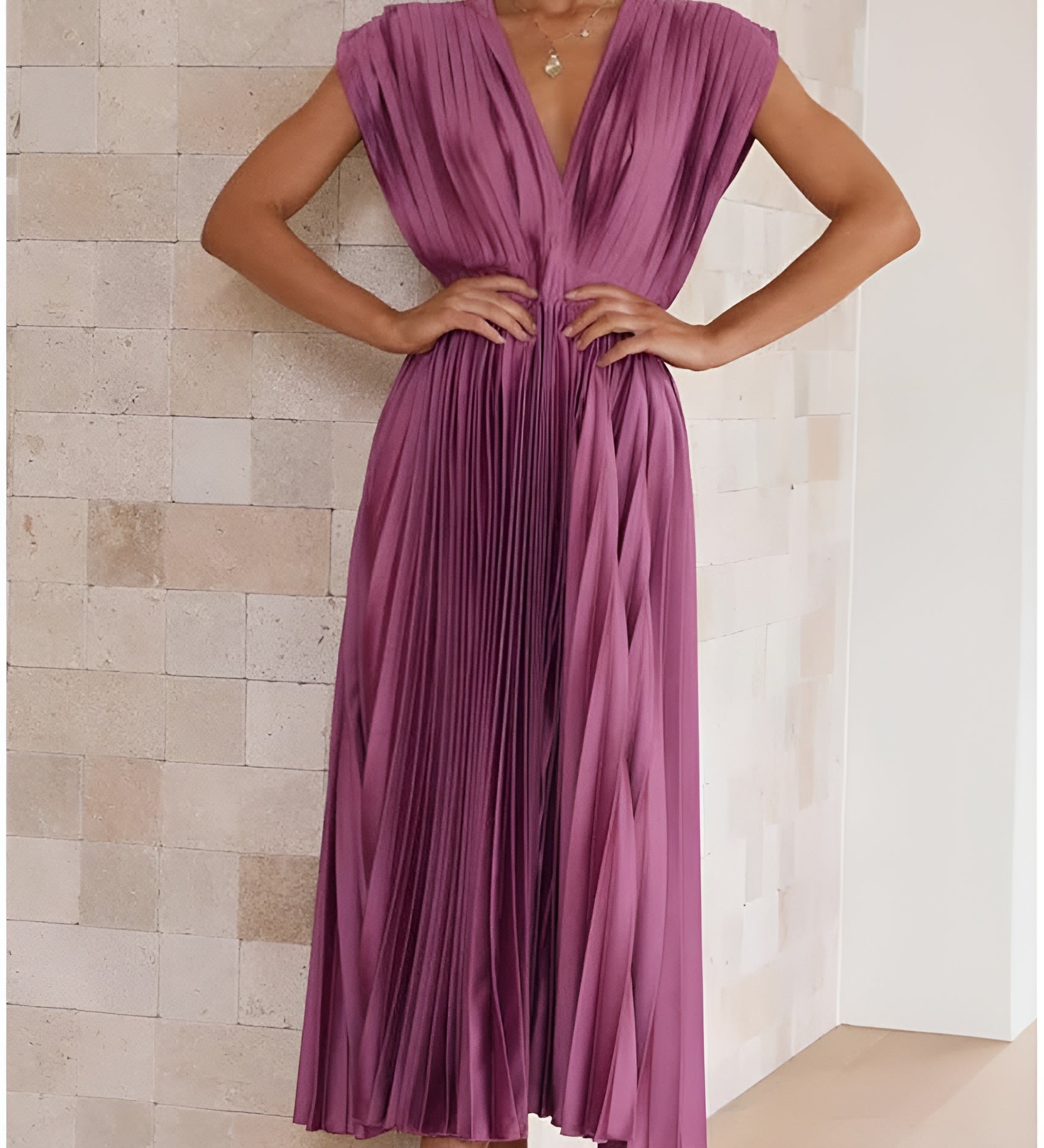 Selina | Sleeveless Dress with Pleats and Zip