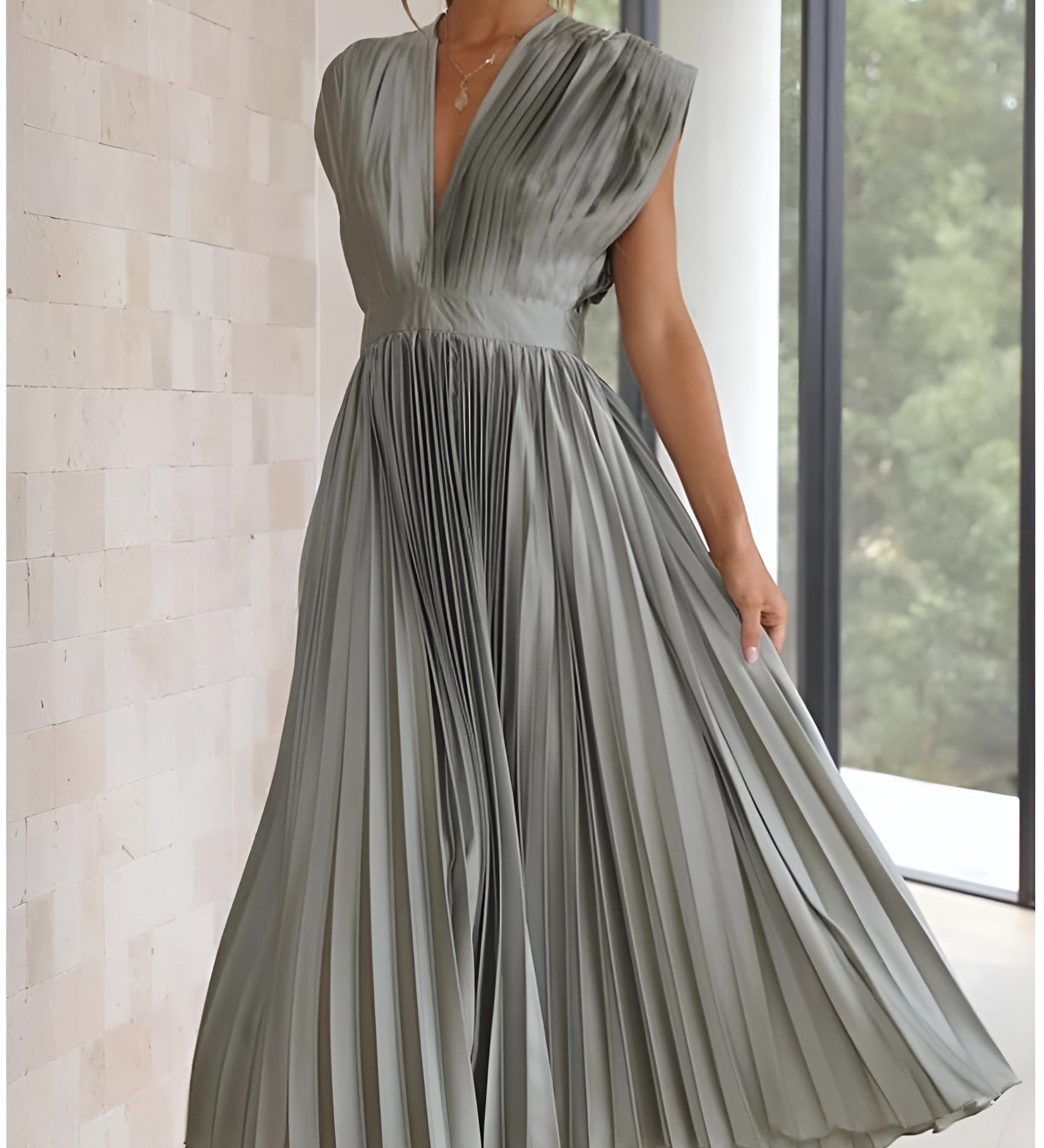 Selina | Sleeveless Dress with Pleats and Zip