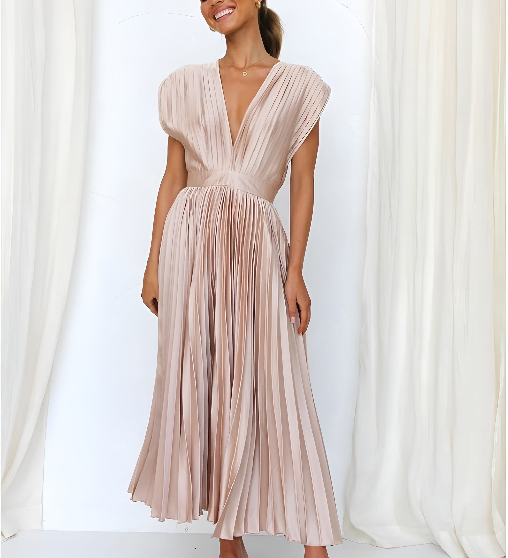 Selina | Sleeveless Dress with Pleats and Zip