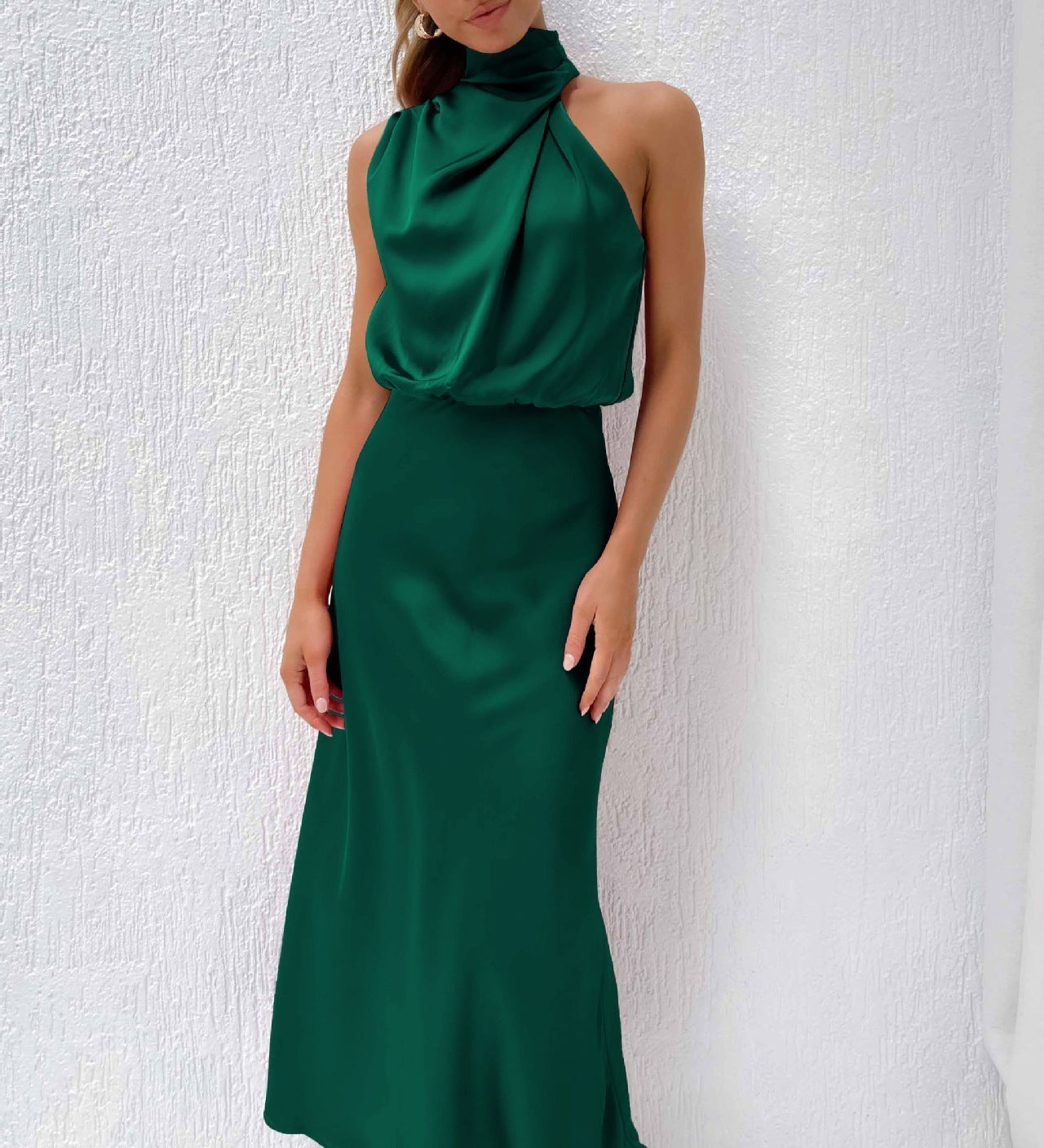 Tyra | Elegant evening dress with halter neck