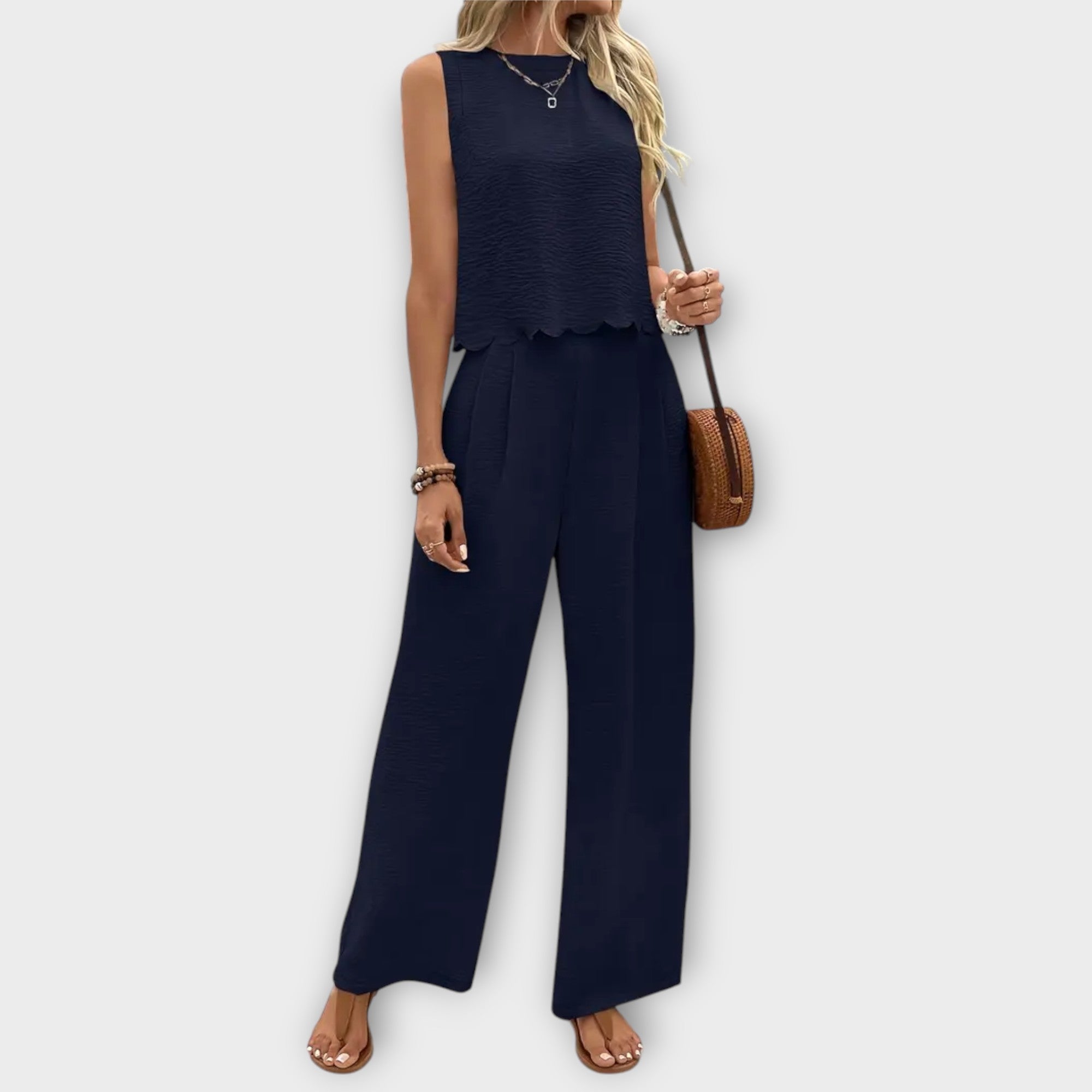 Valéria - Waistcoat with Petals and Trousers