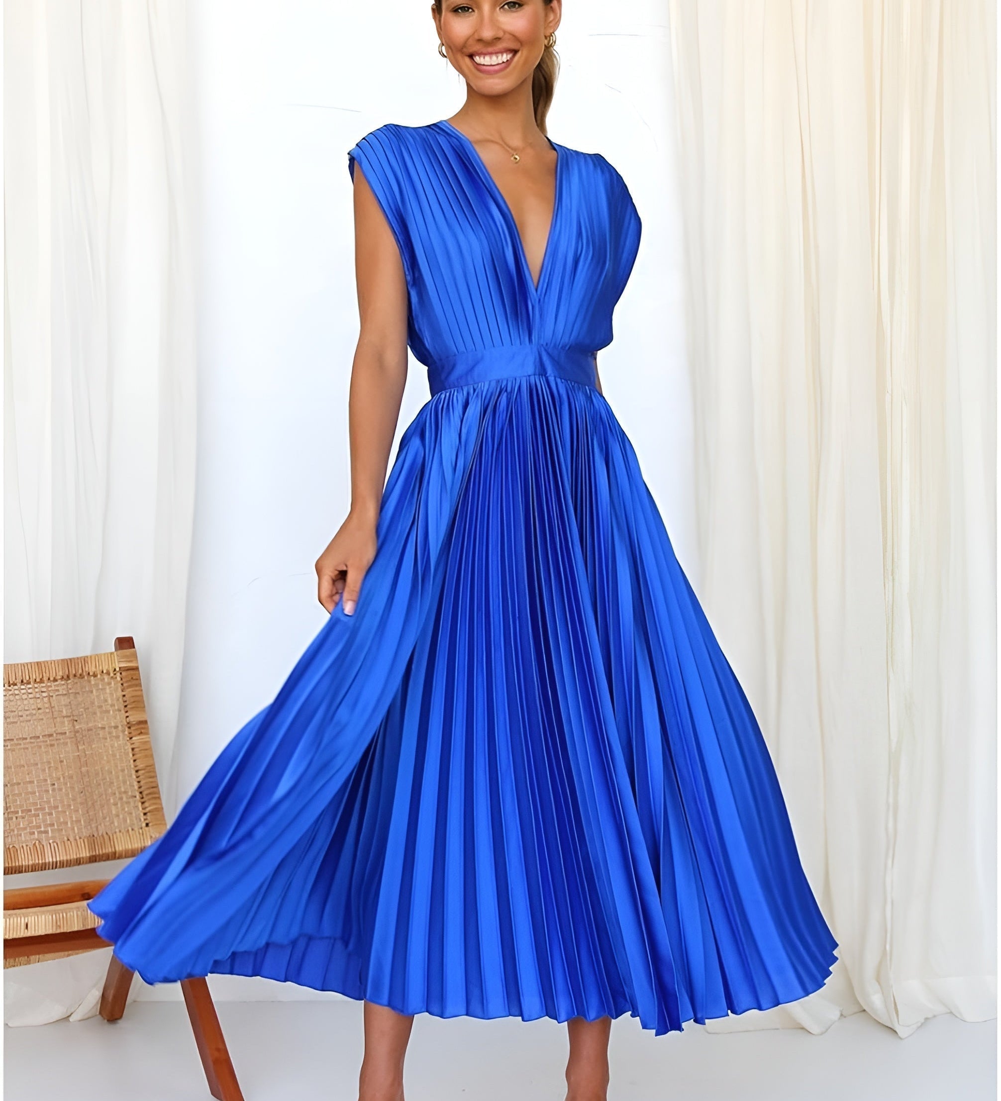 Selina | Sleeveless Dress with Pleats and Zip