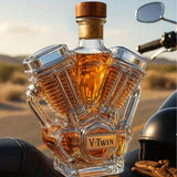 Whisky-Karaffe in Form eines V2-Motors