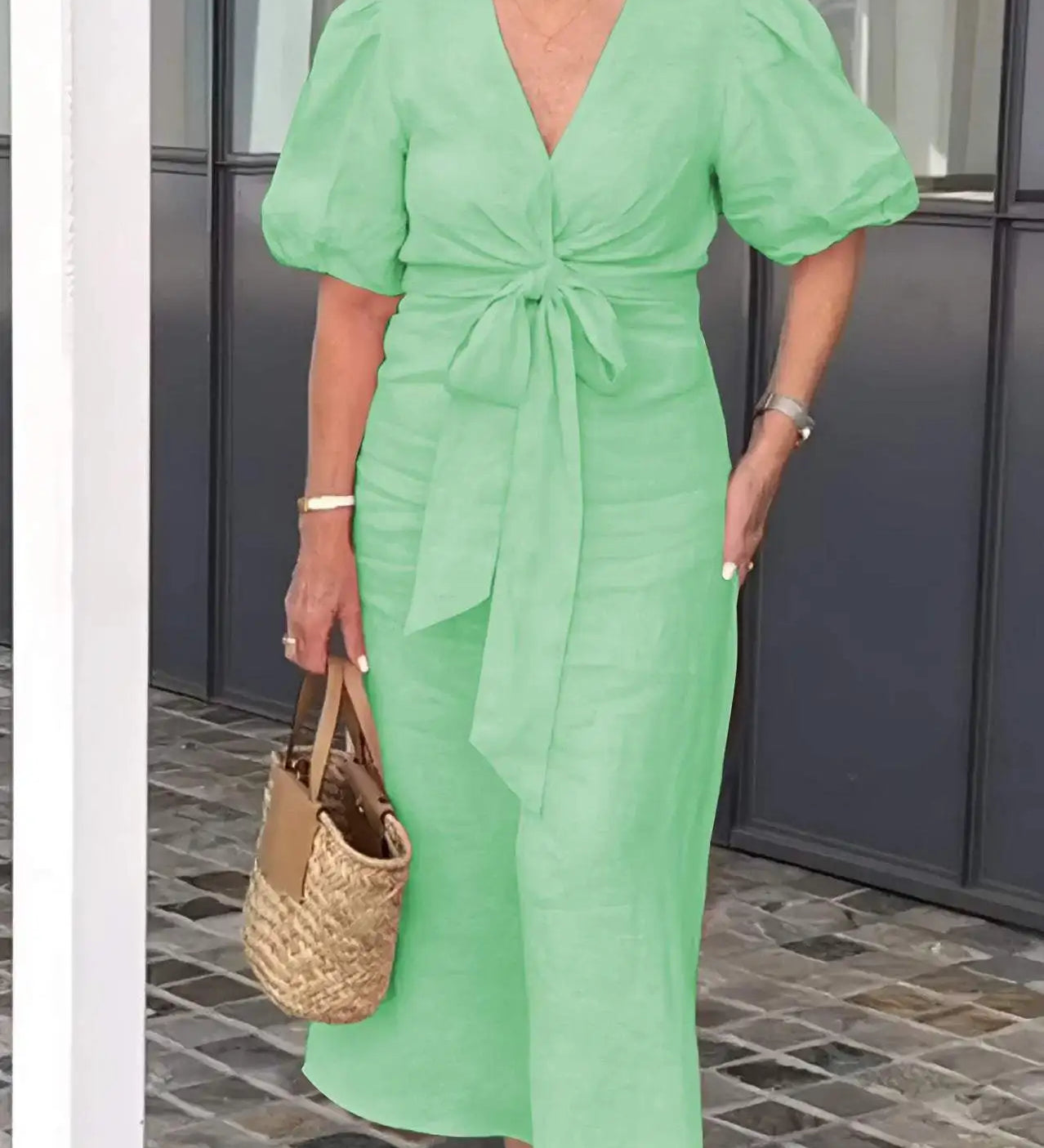 LYNORA | ELEGANT MIDI DRESS WITH V-NECK