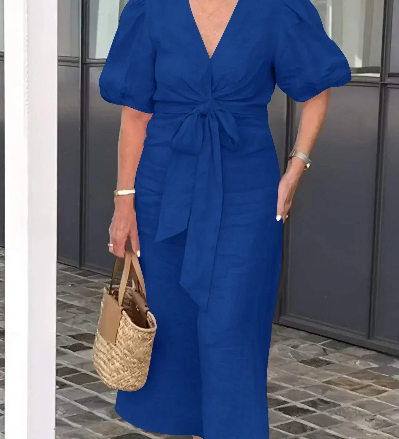 LYNORA | ELEGANT MIDI DRESS WITH V-NECK