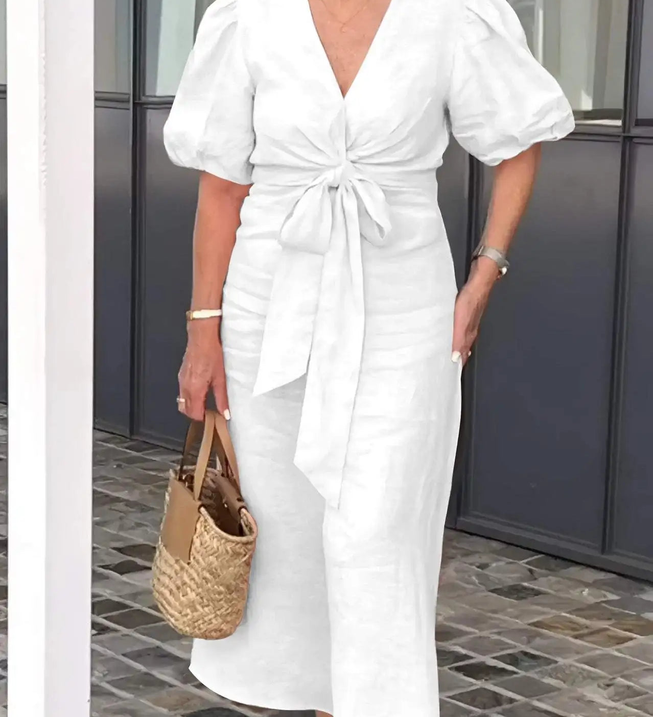 LYNORA | ELEGANT MIDI DRESS WITH V-NECK