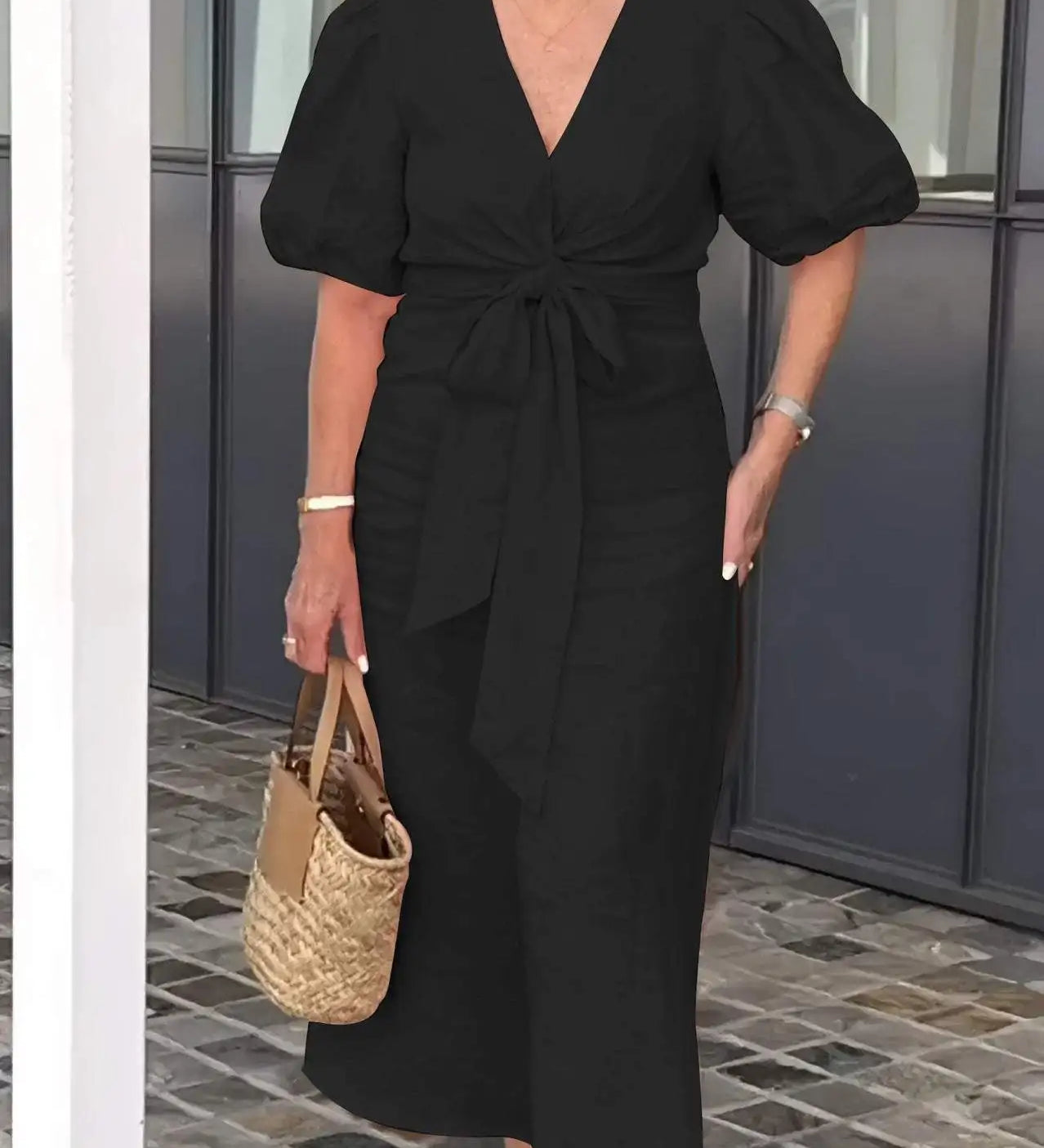 LYNORA | ELEGANT MIDI DRESS WITH V-NECK
