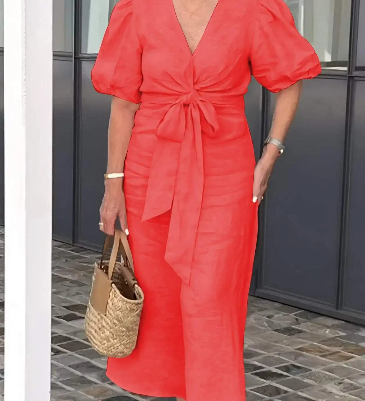 LYNORA | ELEGANT MIDI DRESS WITH V-NECK
