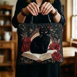 Handgefertigte Stepp-Tasche - Schwarze Katze auf Büchern